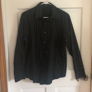 Men’s black and white stripped collard shirt